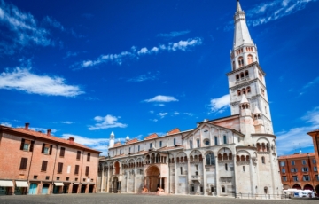 Modena and its environs: starred restaurants, history and luxury
